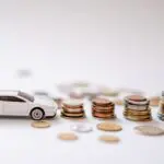 coche comiendo euros por cláusulas abusivas préstamos